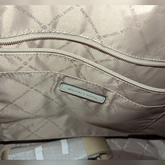 Michael Kors Jet Set Travel Large Duffle PVC Signature Light Cream Multi NWOT - Picture 6 of 13